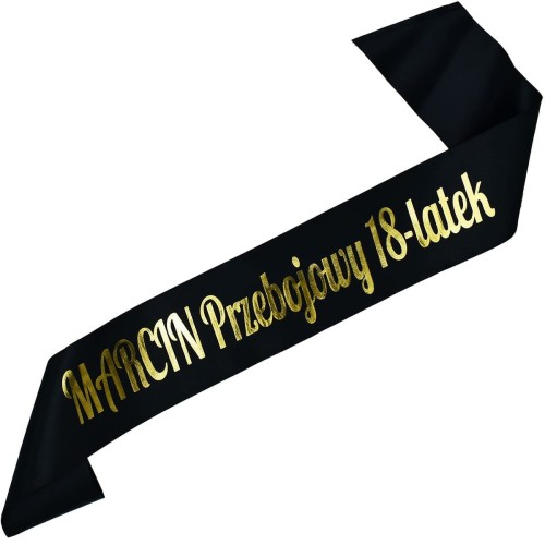 Szarfa na 18 urodziny Przebojowy 18-latek imieniem - czarna, zloty nadruk